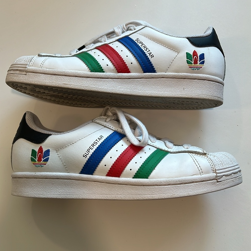 Adidas - men’s 6, rainbow stripe superstar - Picture 3 of 8